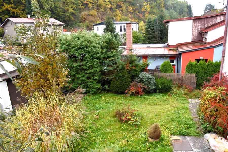 Náchod - prodej rodinného domu se třemi jednotkami a garáží - foto 19