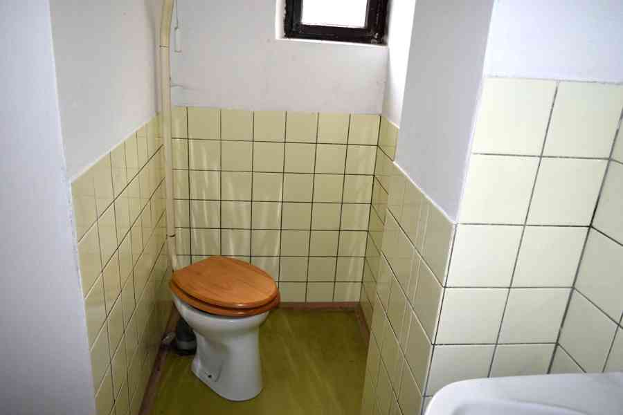 Náchod - prodej rodinného domu se třemi jednotkami a garáží - foto 7