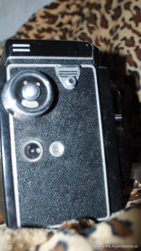 Starý zachovalý fotoaparát značky Flexarel - foto 2