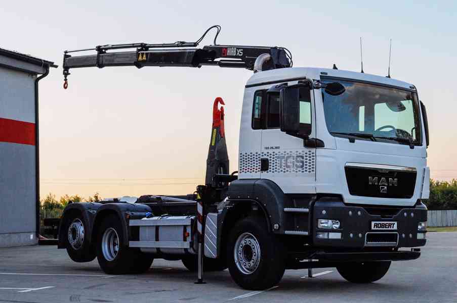 MAN TGS 26.360 HÁKOVÝ NOSIČ KONTEJNERŮ + HYDRAULICKÁ RUKA - foto 105