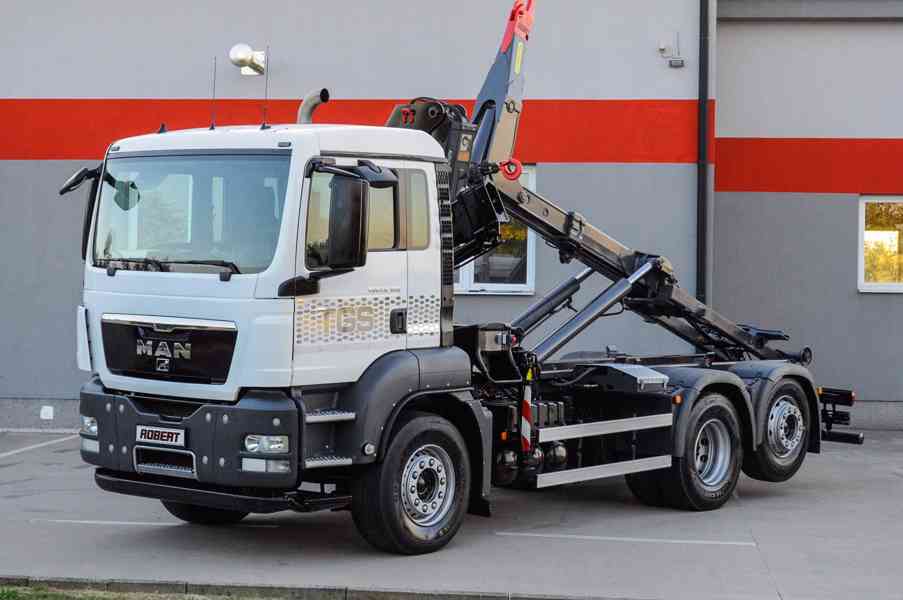 MAN TGS 26.360 HÁKOVÝ NOSIČ KONTEJNERŮ + HYDRAULICKÁ RUKA - foto 89