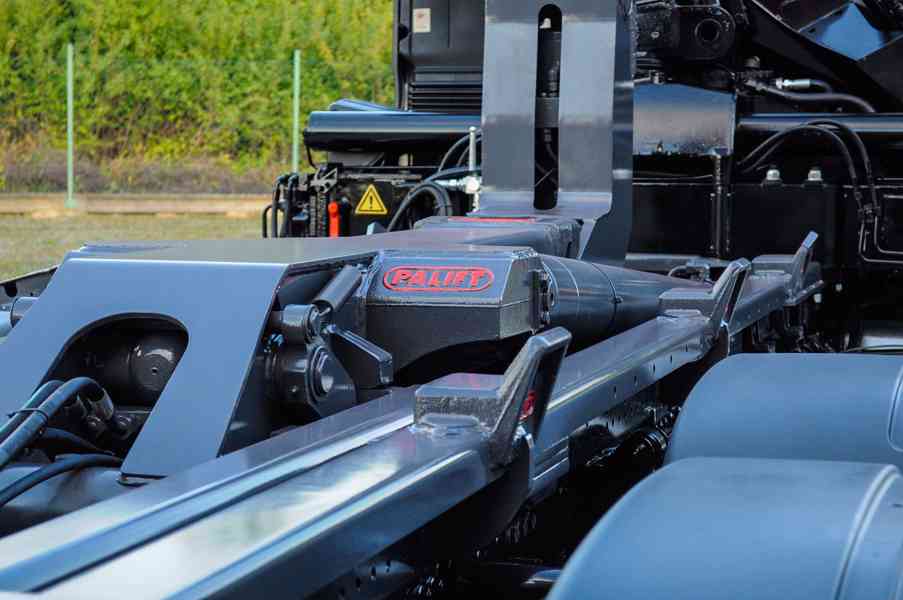 MAN TGS 26.360 HÁKOVÝ NOSIČ KONTEJNERŮ + HYDRAULICKÁ RUKA - foto 21
