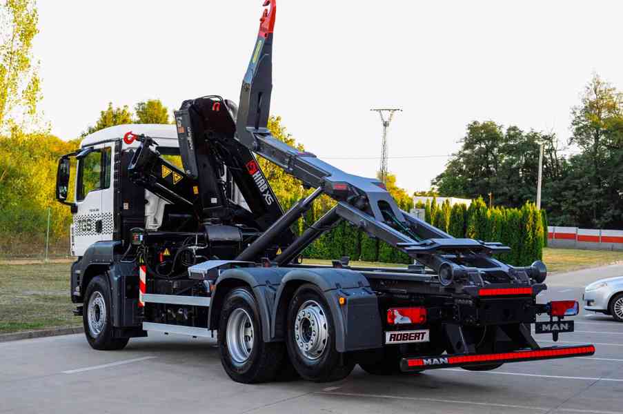 MAN TGS 26.360 HÁKOVÝ NOSIČ KONTEJNERŮ + HYDRAULICKÁ RUKA - foto 87