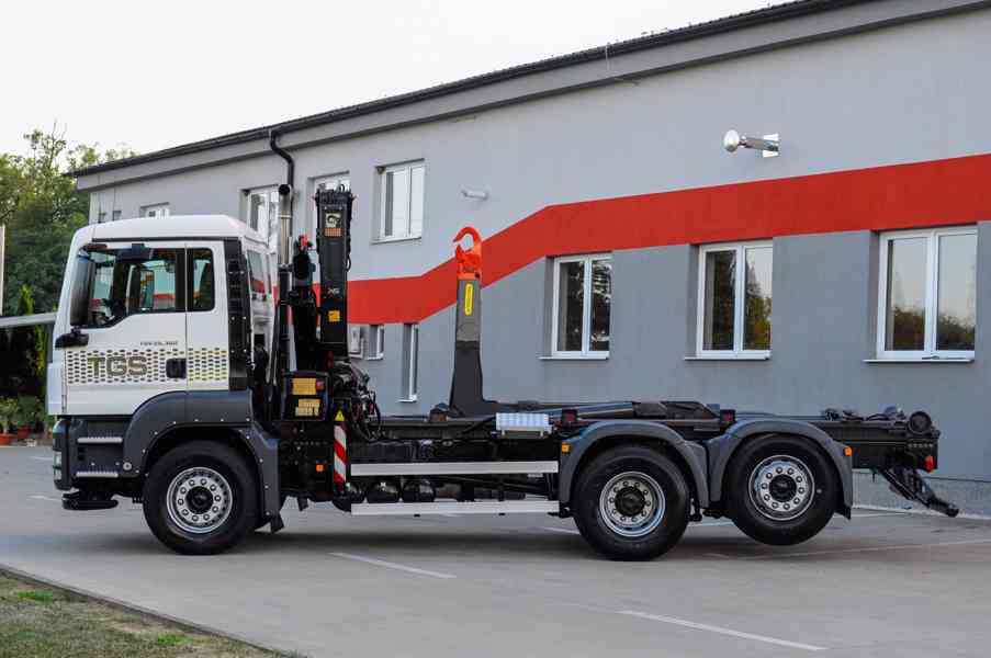MAN TGS 26.360 HÁKOVÝ NOSIČ KONTEJNERŮ + HYDRAULICKÁ RUKA - foto 4