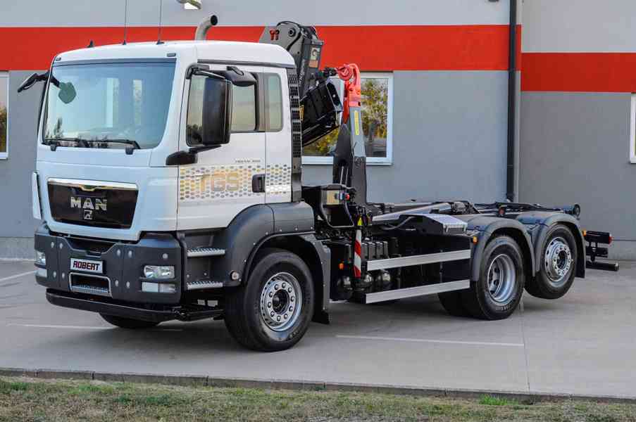 MAN TGS 26.360 HÁKOVÝ NOSIČ KONTEJNERŮ + HYDRAULICKÁ RUKA - foto 3