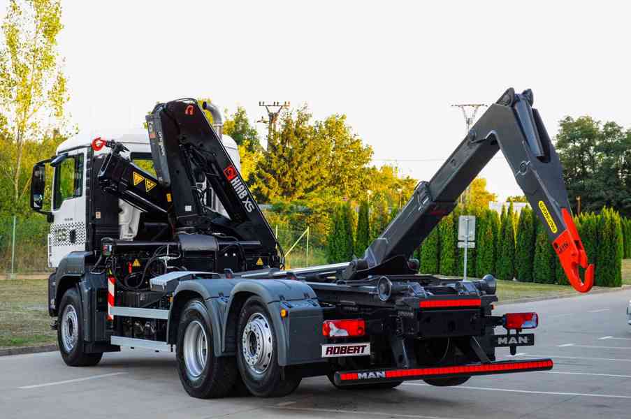 MAN TGS 26.360 HÁKOVÝ NOSIČ KONTEJNERŮ + HYDRAULICKÁ RUKA - foto 97