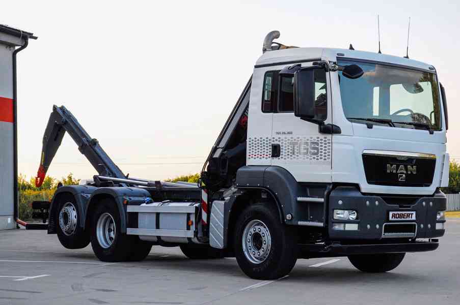 MAN TGS 26.360 HÁKOVÝ NOSIČ KONTEJNERŮ + HYDRAULICKÁ RUKA - foto 100