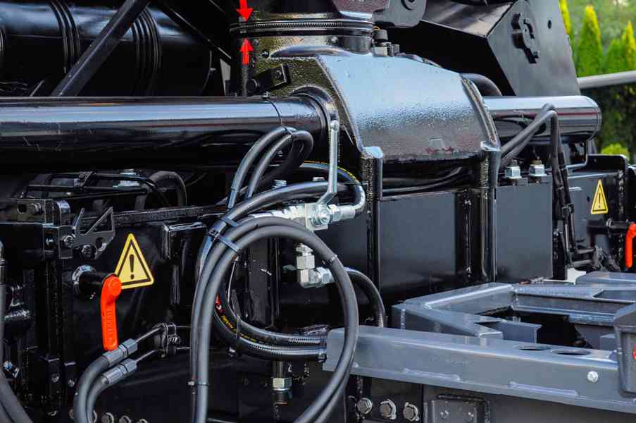 MAN TGS 26.360 HÁKOVÝ NOSIČ KONTEJNERŮ + HYDRAULICKÁ RUKA - foto 36
