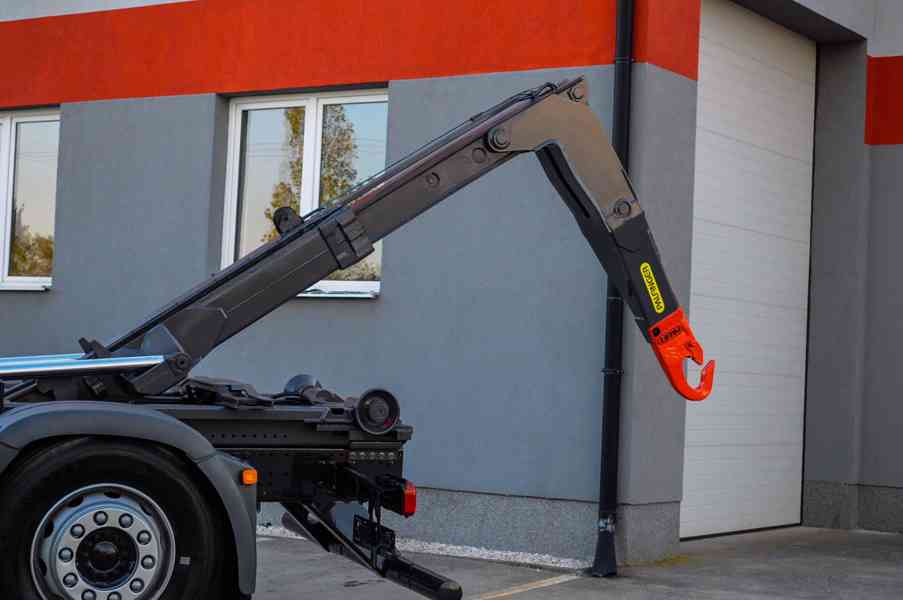 MAN TGS 26.360 HÁKOVÝ NOSIČ KONTEJNERŮ + HYDRAULICKÁ RUKA - foto 95
