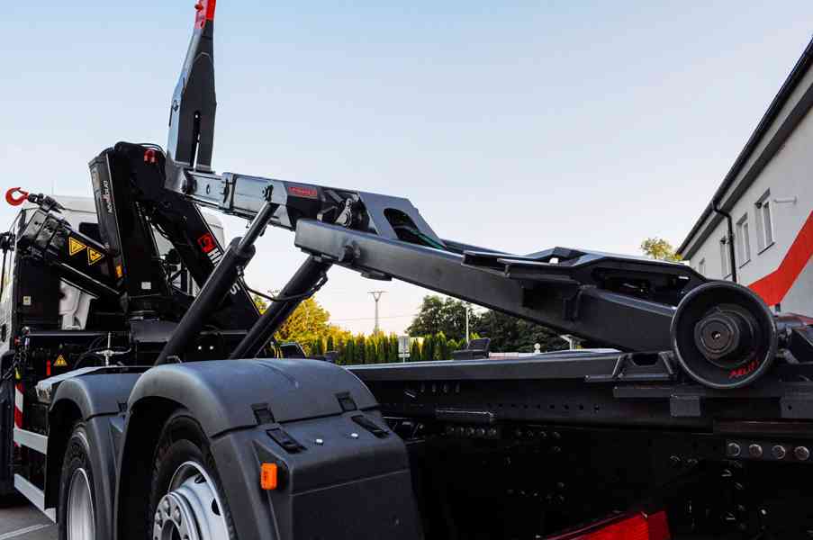 MAN TGS 26.360 HÁKOVÝ NOSIČ KONTEJNERŮ + HYDRAULICKÁ RUKA - foto 92