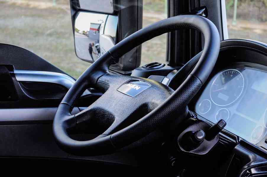 MAN TGS 26.360 HÁKOVÝ NOSIČ KONTEJNERŮ + HYDRAULICKÁ RUKA - foto 55
