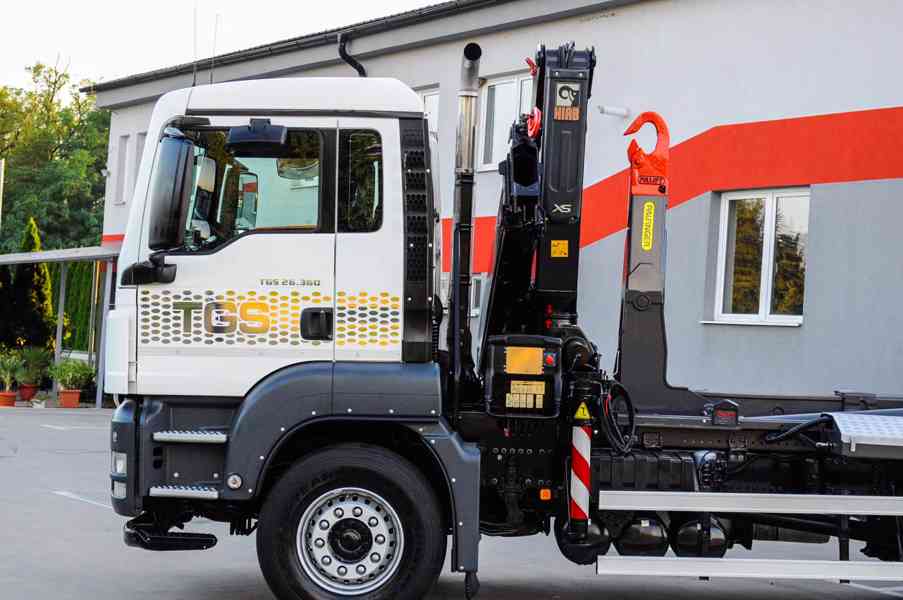 MAN TGS 26.360 HÁKOVÝ NOSIČ KONTEJNERŮ + HYDRAULICKÁ RUKA - foto 81