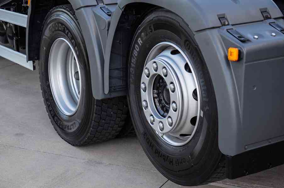 MAN TGS 26.360 HÁKOVÝ NOSIČ KONTEJNERŮ + HYDRAULICKÁ RUKA - foto 27