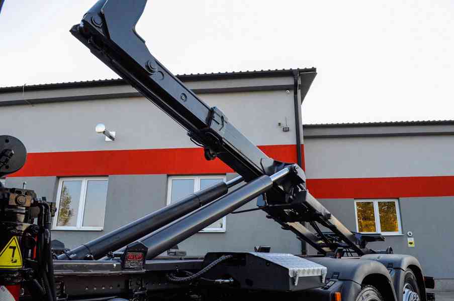 MAN TGS 26.360 HÁKOVÝ NOSIČ KONTEJNERŮ + HYDRAULICKÁ RUKA - foto 93