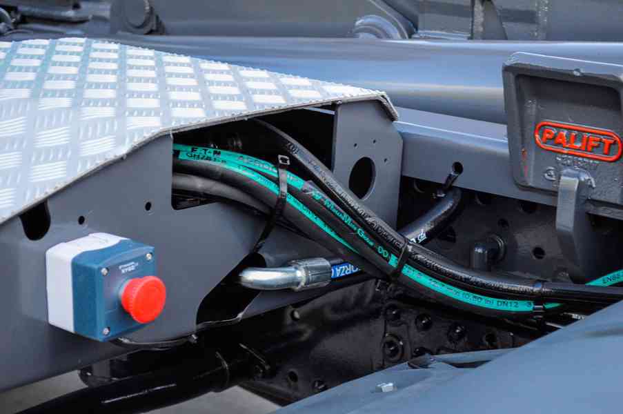 MAN TGS 26.360 HÁKOVÝ NOSIČ KONTEJNERŮ + HYDRAULICKÁ RUKA - foto 32