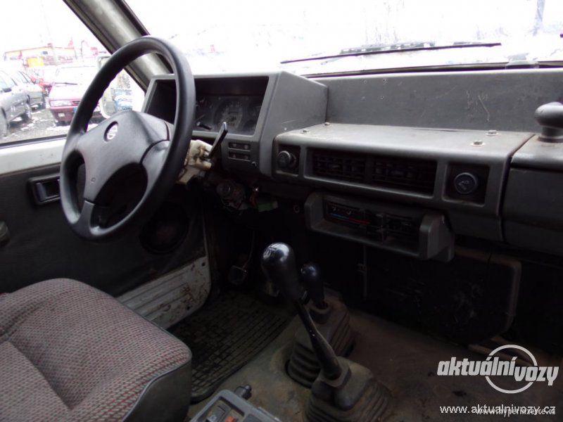 Nissan Patrol 2.7, nafta, rok 2000 - foto 5
