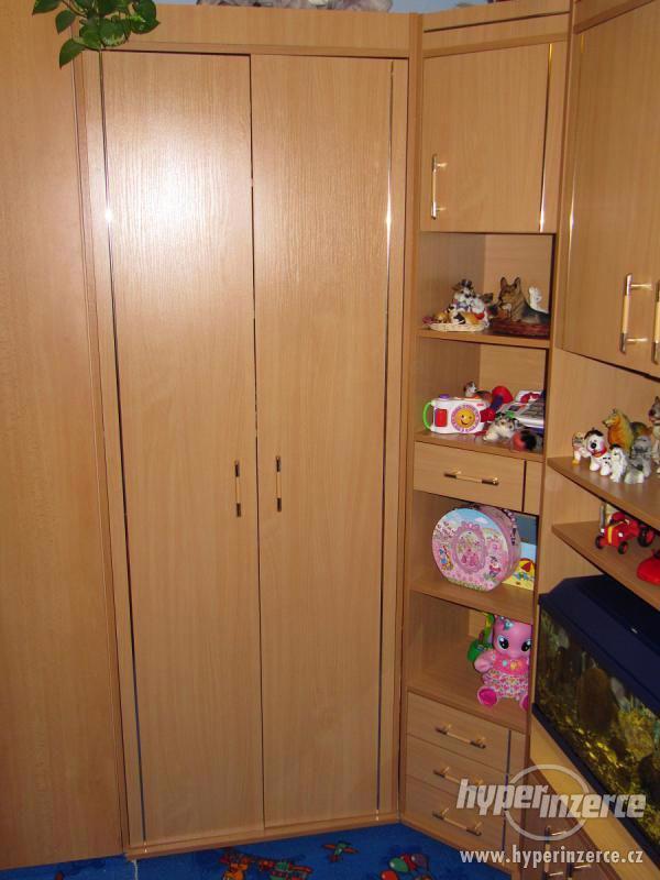 Prodám šatní skříň - foto 1