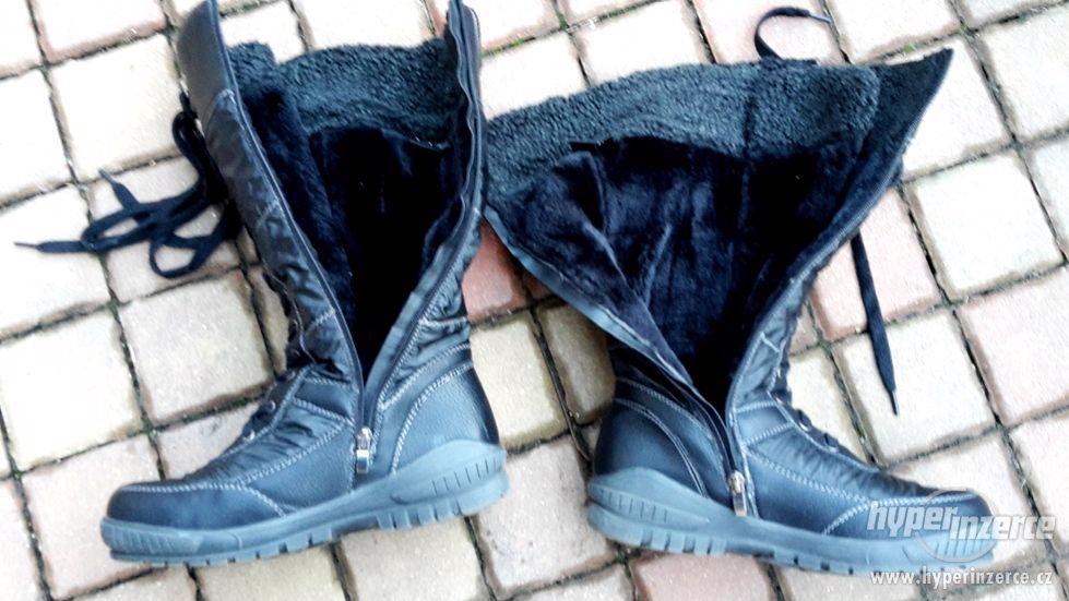 Černé zimní boty vel. 40 s kožíškem uvnitř, z boku zip - foto 2