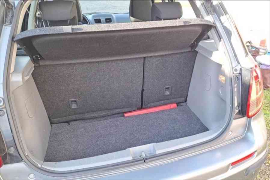 Suzuki SX4 1,6 4x4, benzín 88kW, výbava - foto 10