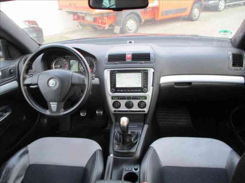 Škoda Octavia 2,0 TDI DPF RS - foto 5