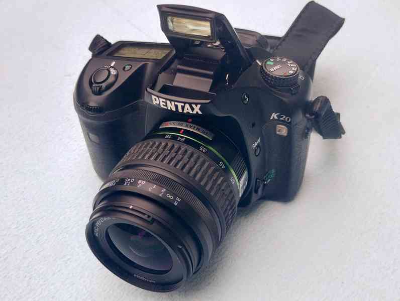 Zrcadlovka Pentax K20D s objektivem