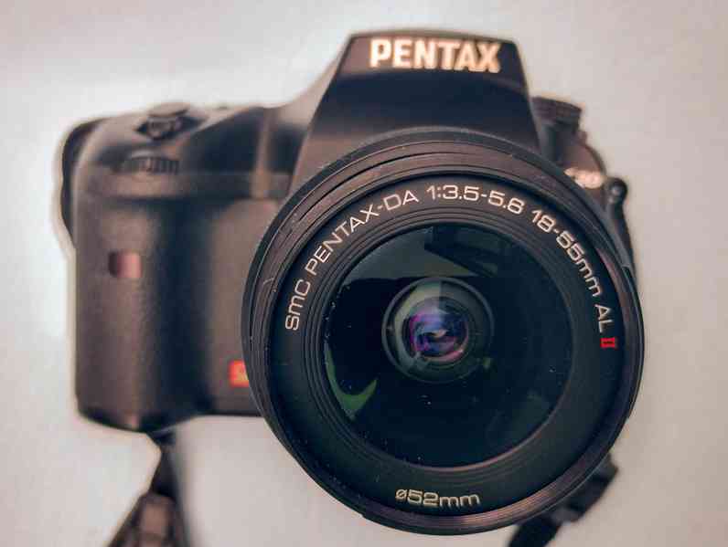 Zrcadlovka Pentax K20D s objektivem - foto 3
