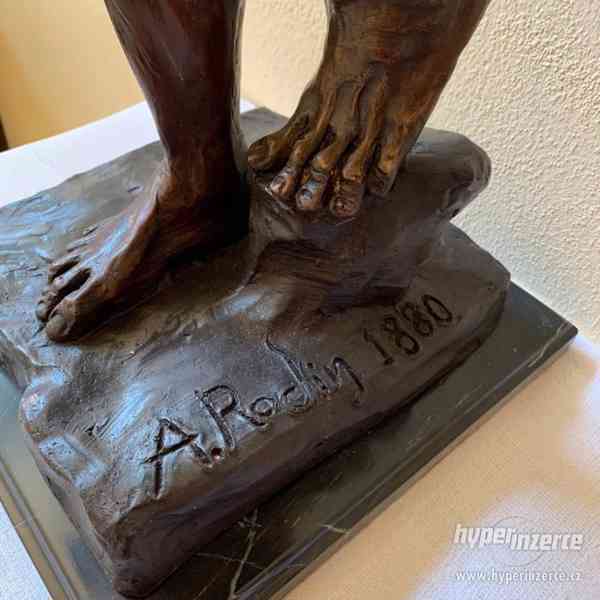 Adam - bronzová socha na mramoru 89 cm - foto 4
