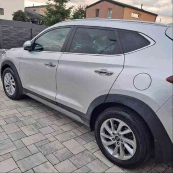 Hyundai Tucson 2,0   CRDi automat 4x4 90tis. - foto 5
