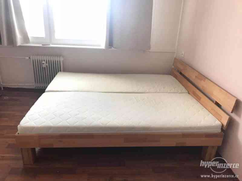 Manželská postel 180x200 s rošty a matracemi - foto 5