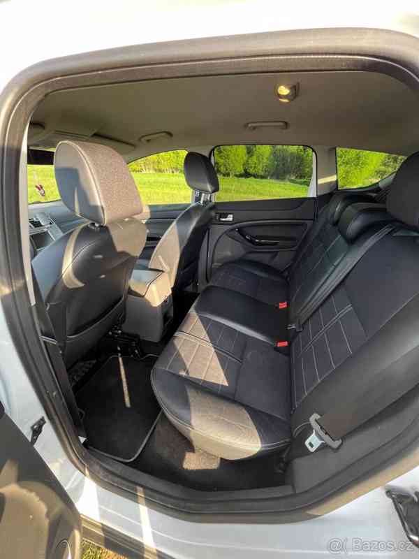Ford Kuga - foto 12