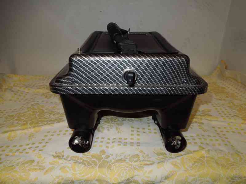 Zavážecí lodička ACTOR PLUS s Echolotem- Carbon ve skvělém s - foto 2