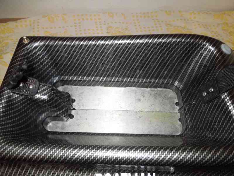 Zavážecí lodička ACTOR PLUS s Echolotem- Carbon ve skvělém s - foto 5