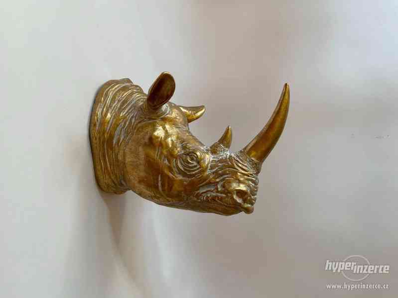 Hlava nosorožce - nástěnná zlatá dekorace - foto 1