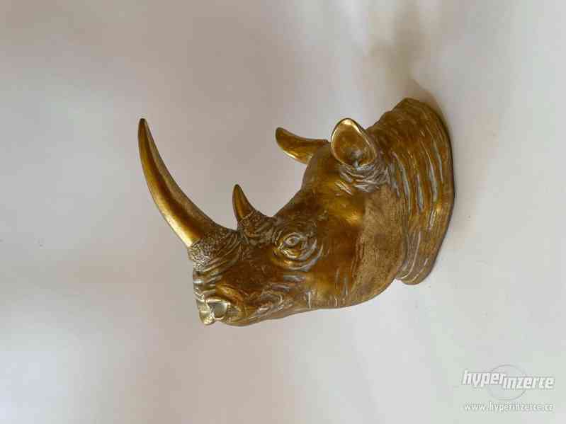 Hlava nosorožce - nástěnná zlatá dekorace - foto 2