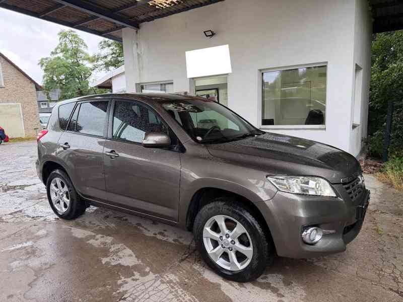 Toyota RAV 4 2,2D  nafta 4x4 110kw - foto 7
