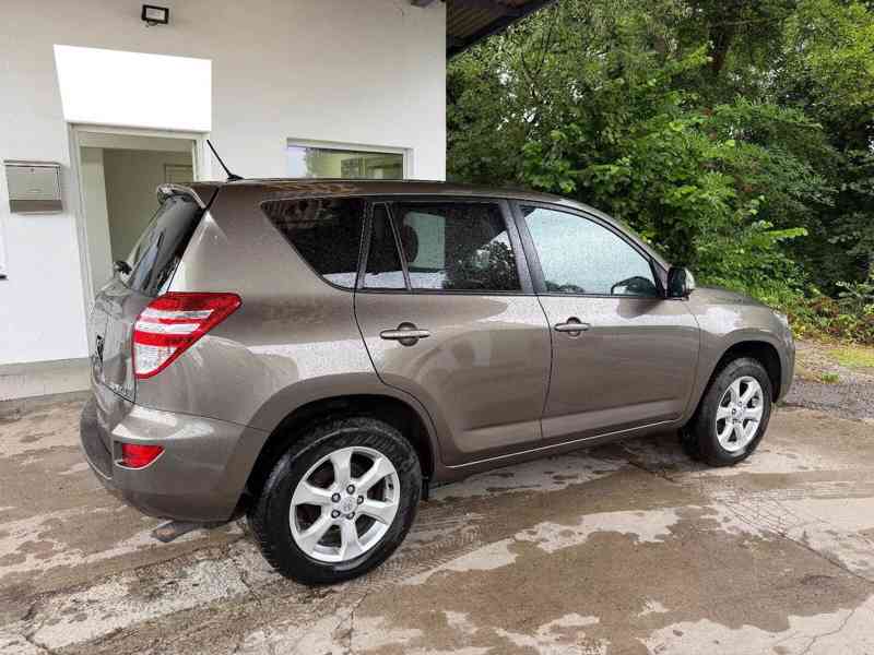 Toyota RAV 4 2,2D  nafta 4x4 110kw - foto 1