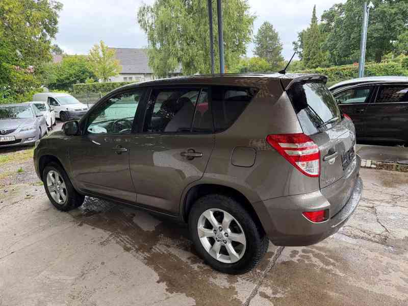 Toyota RAV 4 2,2D  nafta 4x4 110kw - foto 6