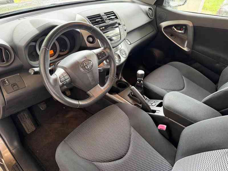 Toyota RAV 4 2,2D  nafta 4x4 110kw - foto 3
