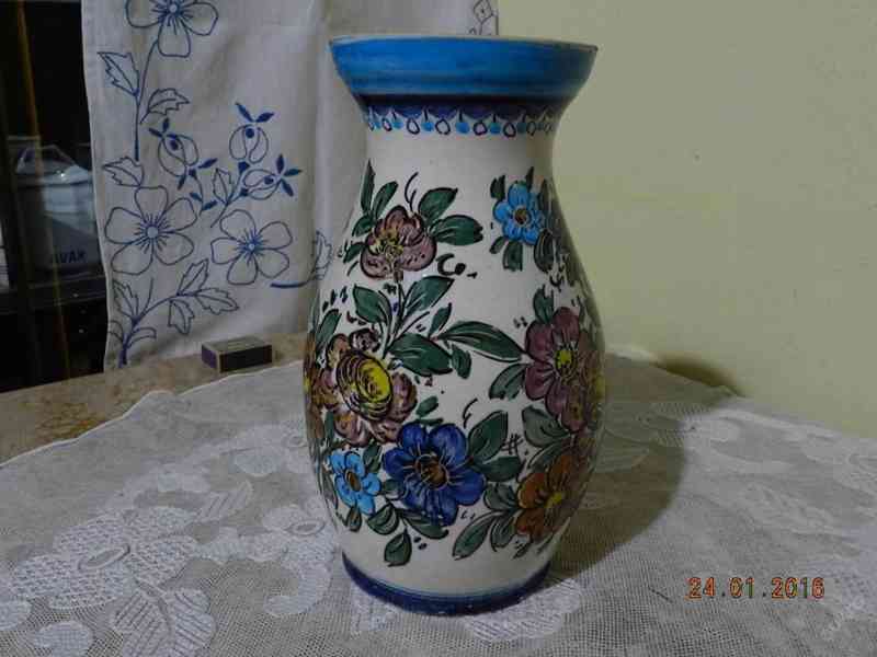 Krásná stará malovaná keramická váza Květiny Luby - foto 3