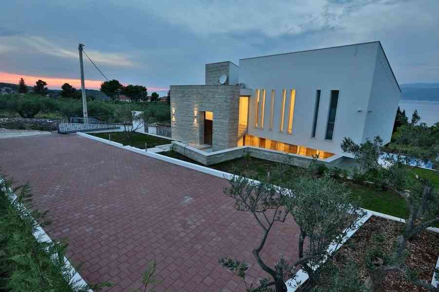 Prostorná vila 300 m2, ostrov Brač, Chorvatsko - foto 27