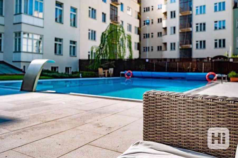 Luxusní byt 1+KK s terasou a bazénem na Vinohradech, ulice Italská, 41m2 - foto 6