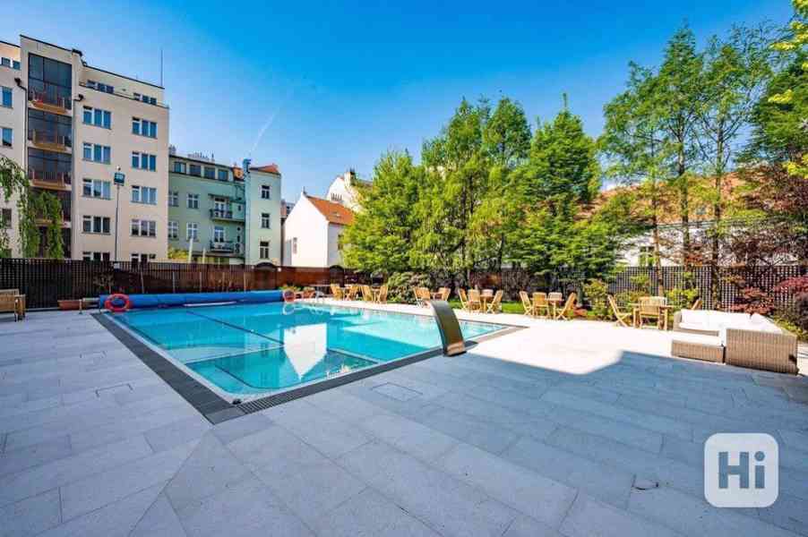 Luxusní byt 1+KK s terasou a bazénem na Vinohradech, ulice Italská, 41m2 - foto 5