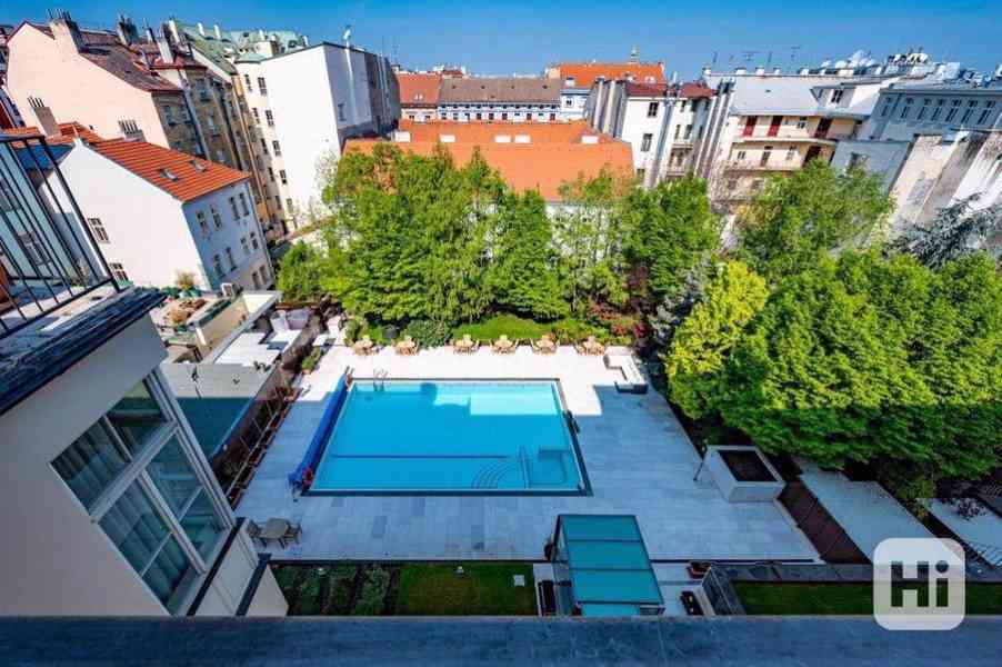 Luxusní byt 1+KK s terasou a bazénem na Vinohradech, ulice Italská, 41m2 - foto 4