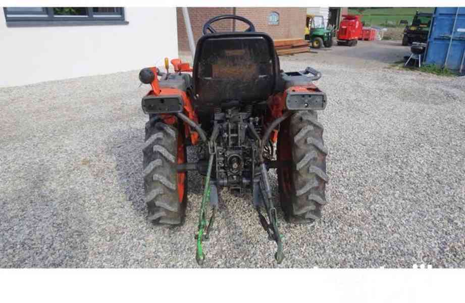 Traktor KUBOTA B1410 - foto 4