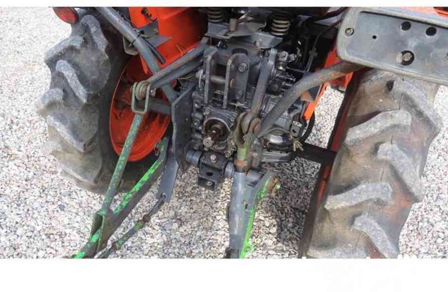 Traktor KUBOTA B1410 - foto 9