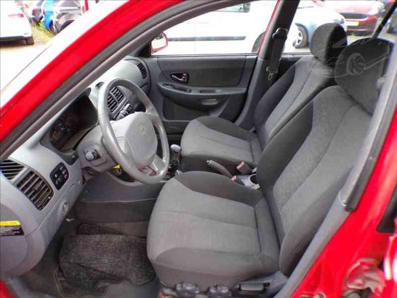 Hyundai Accent 1,3 i TAŽNÉ ZAŘÍZENÍ - foto 7