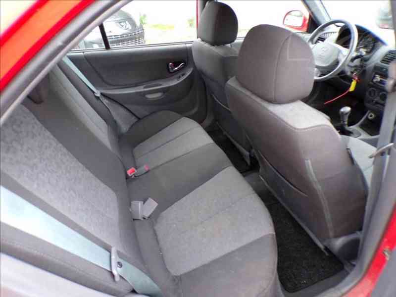 Hyundai Accent 1,3 i TAŽNÉ ZAŘÍZENÍ - foto 10