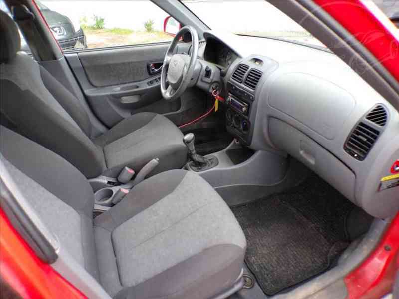 Hyundai Accent 1,3 i TAŽNÉ ZAŘÍZENÍ - foto 11
