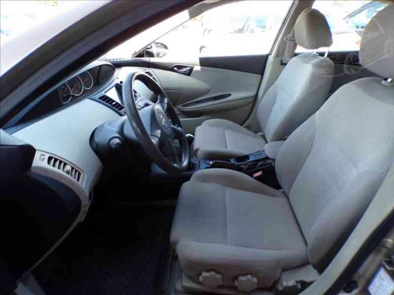 Nissan Primera 1,8 16V - foto 7