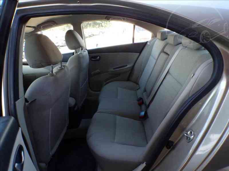 Nissan Primera 1,8 16V - foto 8